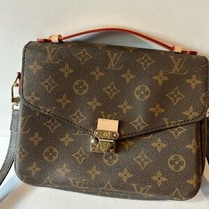 Monogram Pouchette Metis